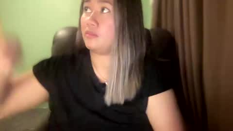 Snapshot of apple_pie_love chatting on 02/01/25, 04:54 Anika online show from 02/01/25, 04:54
