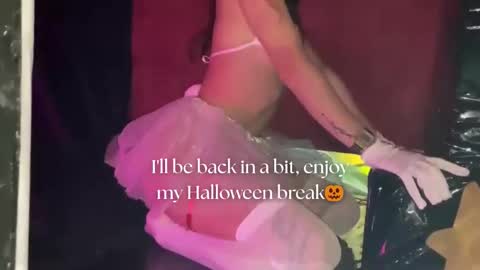 Snapshot of april_bennett chatting on 10/08/25, 12:03 online show from 10/08/25, 12:03