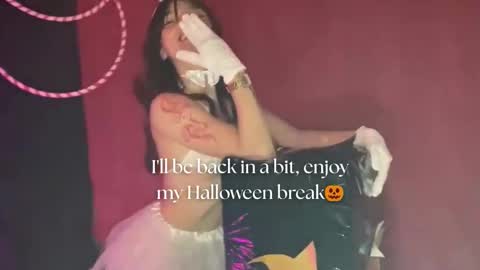 Snapshot of april_bennett chatting on 10/13/25, 12:05 online show from 10/13/25, 12:05