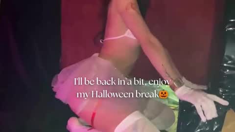 Snapshot of april_bennett chatting on 10/17/25, 11:57 online show from 10/17/25, 11:57