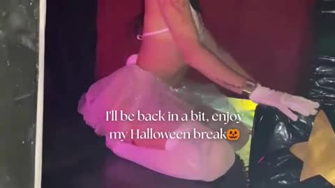 Snapshot of april_bennett chatting on 10/21/25, 12:06 online show from 10/21/25, 12:06