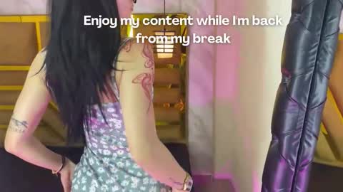 Snapshot of april_bennett chatting on 11/06/25, 12:17 online show from 11/06/25, 12:17