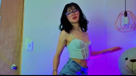 Snapshot of april_bennett chatting on 06/18/26, 01:26 online show from 06/18/26, 01:26