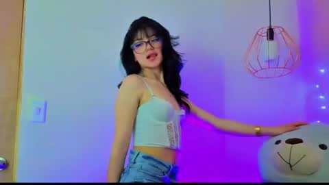 Snapshot of april_bennett chatting on 06/23/26, 12:14 online show from 06/23/26, 12:14