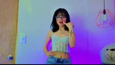 Snapshot of april_bennett chatting on 06/27/26, 12:10 online show from 06/27/26, 12:10