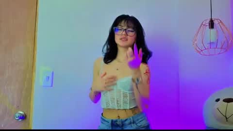 Snapshot of april_bennett chatting on 06/30/26, 12:06 online show from 06/30/26, 12:06
