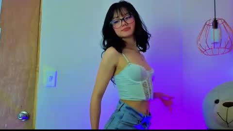 Snapshot of april_bennett chatting on 07/03/26, 12:44 online show from 07/03/26, 12:44