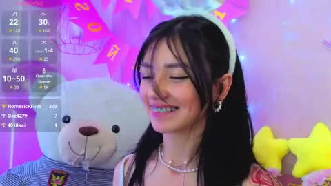 Snapshot of april_bennett chatting on 07/06/26, 03:03 online show from 07/06/26, 03:03