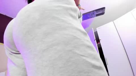 Snapshot of april_bowie chatting on 11/01/25, 11:56 April online show from 11/01/25, 11:56