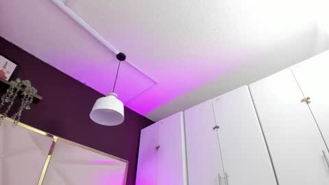 Snapshot of april_bowie chatting on 11/08/25, 11:21 April online show from 11/08/25, 11:21