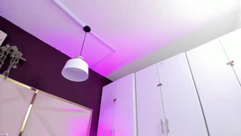 Snapshot of april_bowie chatting on 11/10/25, 11:09 April online show from 11/10/25, 11:09