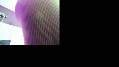 Snapshot of april_bowie chatting on 11/11/25, 11:10 April online show from 11/11/25, 11:10