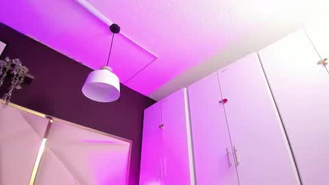 Snapshot of april_bowie chatting on 11/13/25, 11:20 April online show from 11/13/25, 11:20