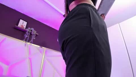 Snapshot of april_bowie chatting on 11/14/25, 11:20 April online show from 11/14/25, 11:20