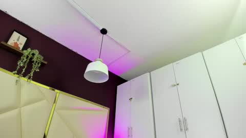 Snapshot of april_bowie chatting on 11/15/25, 11:07 April online show from 11/15/25, 11:07