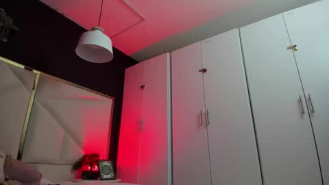 Snapshot of april_bowie chatting on 11/20/25, 11:10 April online show from 11/20/25, 11:10