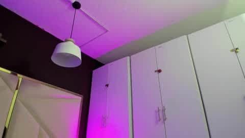 Snapshot of april_bowie chatting on 11/21/25, 11:31 April online show from 11/21/25, 11:31