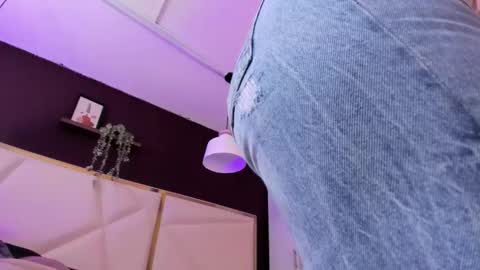 Snapshot of april_bowie chatting on 11/26/25, 11:11 April online show from 11/26/25, 11:11