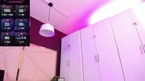 Snapshot of april_bowie chatting on 11/27/25, 11:12 April online show from 11/27/25, 11:12