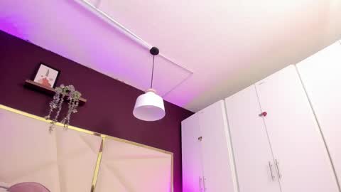 Snapshot of april_bowie chatting on 11/28/25, 11:24 April online show from 11/28/25, 11:24