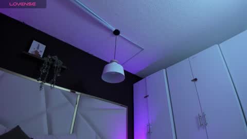 Snapshot of april_bowie chatting on 12/04/25, 11:30 April online show from 12/04/25, 11:30