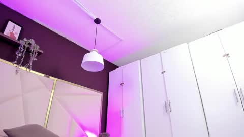 Snapshot of april_bowie chatting on 12/05/25, 11:30 April online show from 12/05/25, 11:30