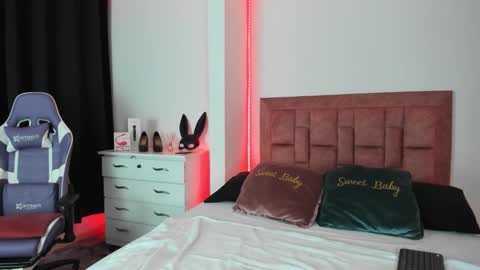 Snapshot of april_collinsxx chatting on 10/16/25, 10:00 april collinsxx online show from 10/16/25, 10:00