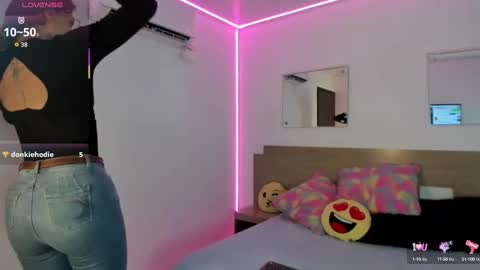 Snapshot of april_dumont chatting on 09/18/25, 12:51 April online show from 09/18/25, 12:51