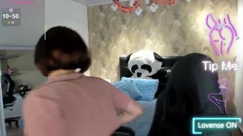 Snapshot of april_dumont chatting on 10/21/25, 03:02 April online show from 10/21/25, 03:02