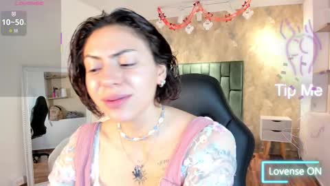 Snapshot of april_dumont chatting on 10/24/25, 12:34 April online show from 10/24/25, 12:34