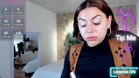 Snapshot of april_dumont chatting on 12/05/25, 02:47 April online show from 12/05/25, 02:47