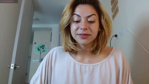 Snapshot of april_dumont5 chatting on 07/06/26, 11:18 April Dumont online show from 07/06/26, 11:18