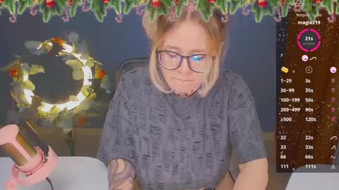 Snapshot of april_hentaigirl chatting on 12/22/24, 07:21    my special content  online show from 12/22/24, 07:21