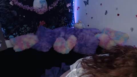 Snapshot of april_l6 chatting on 11/20/25, 10:09 april_l6 online show from 11/20/25, 10:09