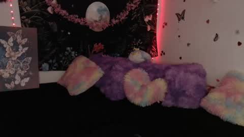 Snapshot of april_l6 chatting on 11/23/25, 09:47 april_l6 online show from 11/23/25, 09:47