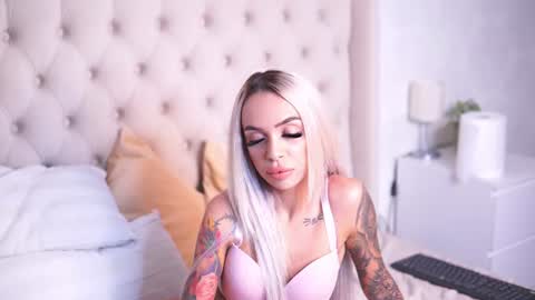 Laura online show from 07/24/26, 05:22