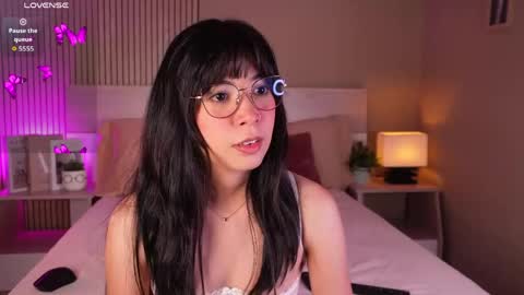 aprilqueenie online show from 05/17/26, 07:43