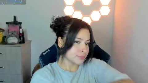 aqua emilly online show from 09/25/25, 12:58