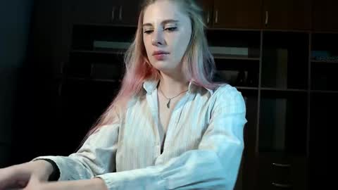 Snapshot of aqualen chatting on 10/19/25, 11:33 aqualen online show from 10/19/25, 11:33