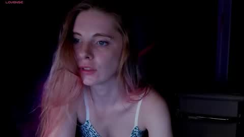 Snapshot of aqualen chatting on 10/28/25, 01:14 aqualen online show from 10/28/25, 01:14