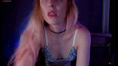 Snapshot of aqualen chatting on 11/05/25, 11:21 aqualen online show from 11/05/25, 11:21