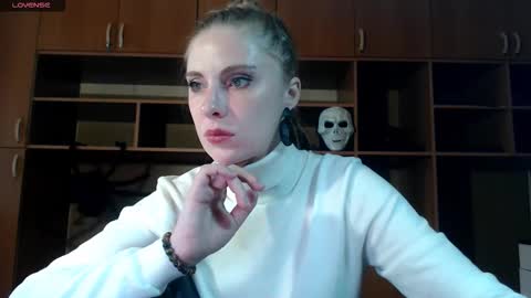 Snapshot of aqualen chatting on 11/08/25, 10:37 aqualen online show from 11/08/25, 10:37