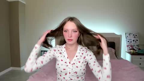 Snapshot of ar_ya18 chatting on 10/24/25, 09:06 Lina online show from 10/24/25, 09:06