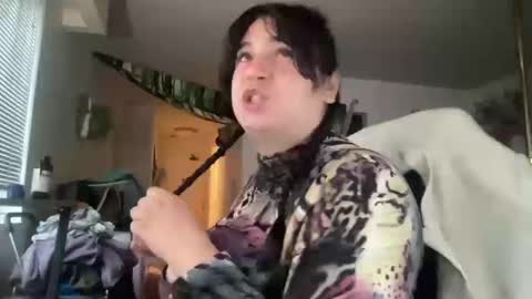 Snapshot of arabbustybeauty chatting on 10/11/25, 04:05 BustyPrincessLeila online show from 10/11/25, 04:05