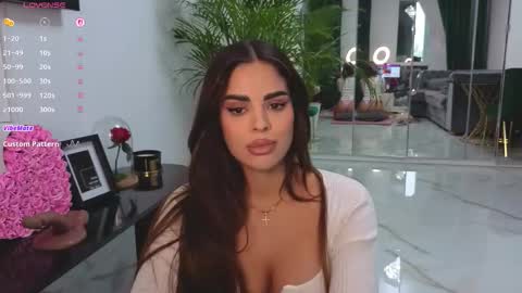 Snapshot of arabian_beautyy chatting on 10/07/25, 08:11 IsaBella online show from 10/07/25, 08:11