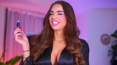 Snapshot of arabian_beautyy chatting on 03/17/26, 08:01 IsaBella online show from 03/17/26, 08:01