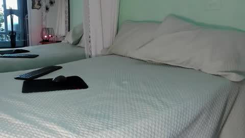 Snapshot of arabiel chatting on 10/27/25, 10:14 Nadia Cyel online show from 10/27/25, 10:14