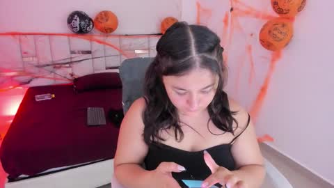 aradia_kiss online show from 10/15/25, 09:04