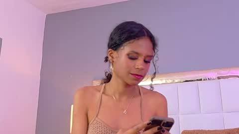 Snapshot of aralewis chatting on 06/08/26, 10:10 online show from 06/08/26, 10:10