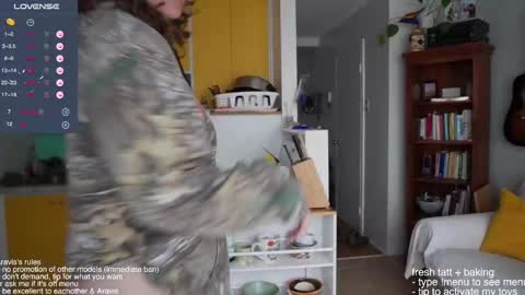 Snapshot of araviself chatting on 10/25/25, 07:08 aravis online show from 10/25/25, 07:08